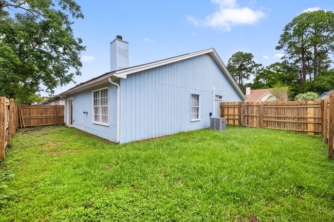 Building Photo - 3045 Yorktown Cir