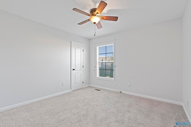 Building Photo - 102 Compass Hill Cir