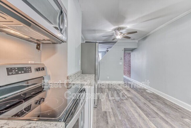 Building Photo - 1253 Sargeant St