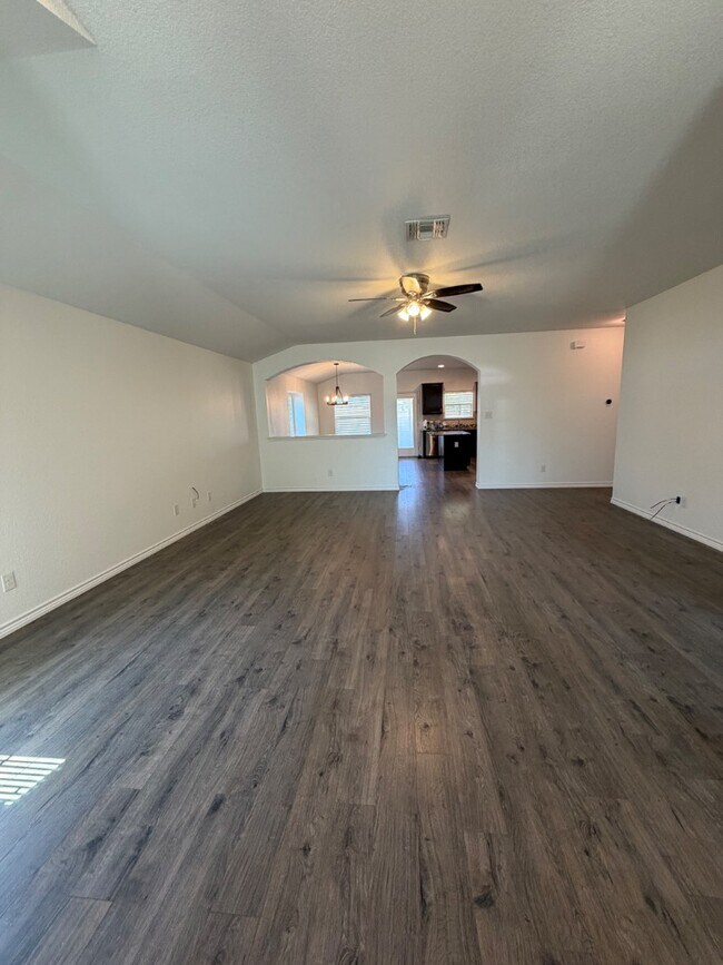 Building Photo - 1114 Emerald Gate Dr