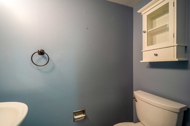 Building Photo - Renovated townhouse backing to trees with loads of privacy!