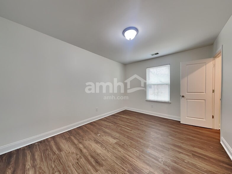 Building Photo - 137 Sweet Gum Dr