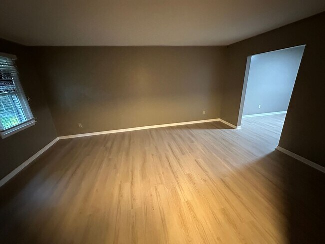 Building Photo - Now available!! – 672 W Front St, Unit C, ...