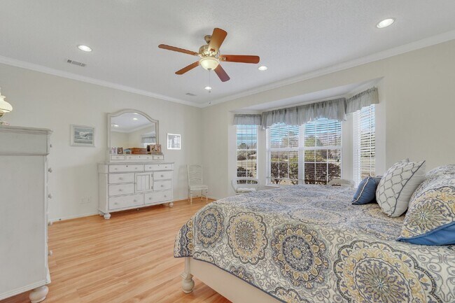 Building Photo - "Spacious Golf and Lagoon View 2 Bed, 2 Bath Rental Home in Sun City!