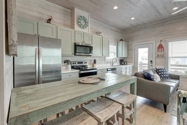 Building Photo - 1924 Eleventh St