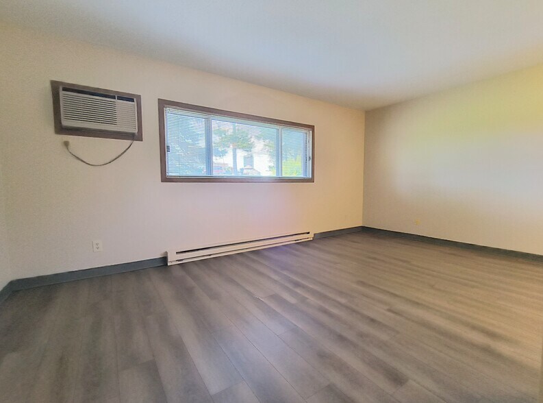 Living Room - 1302 Laurel Dr