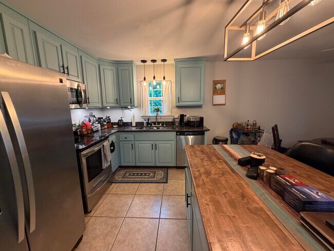 Building Photo - 138 Adams St