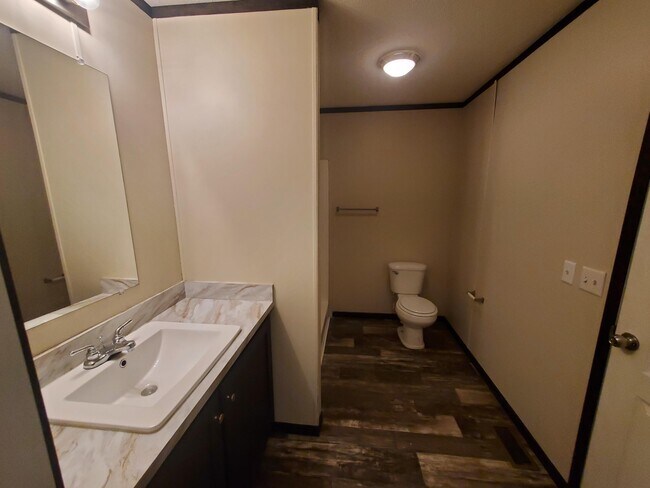 Building Photo - 4 Canary Hill Dr