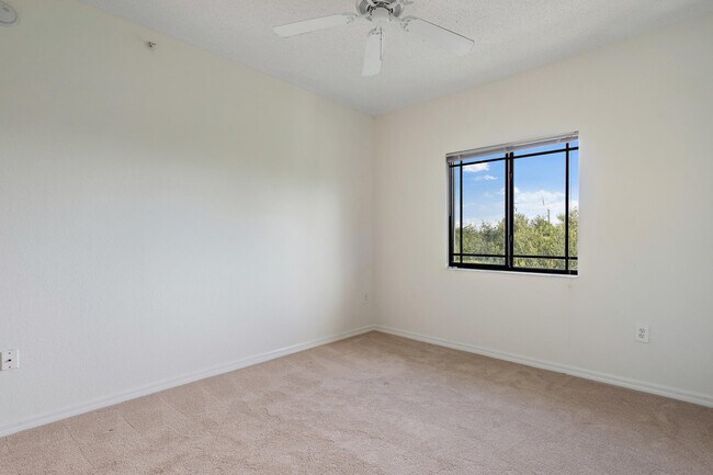 Building Photo - 3022 Alcazar Pl