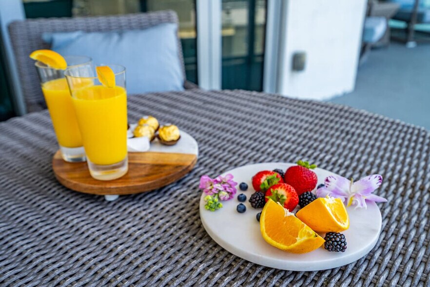 Building Photo - 4011 S Ocean Dr