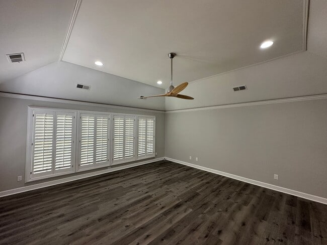 Building Photo - 289 Woodmont Dr