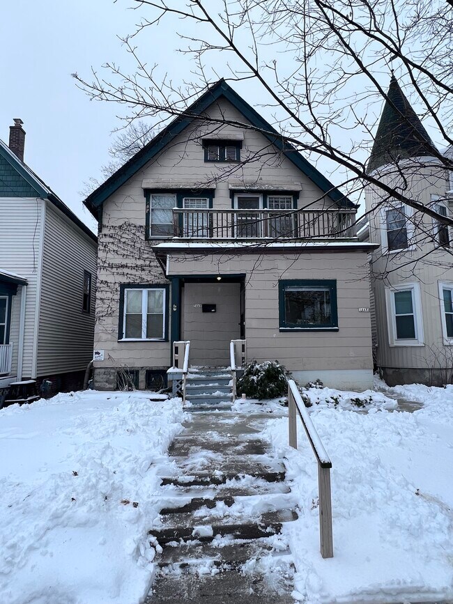 Primary Photo - 3448 N Bartlett Ave