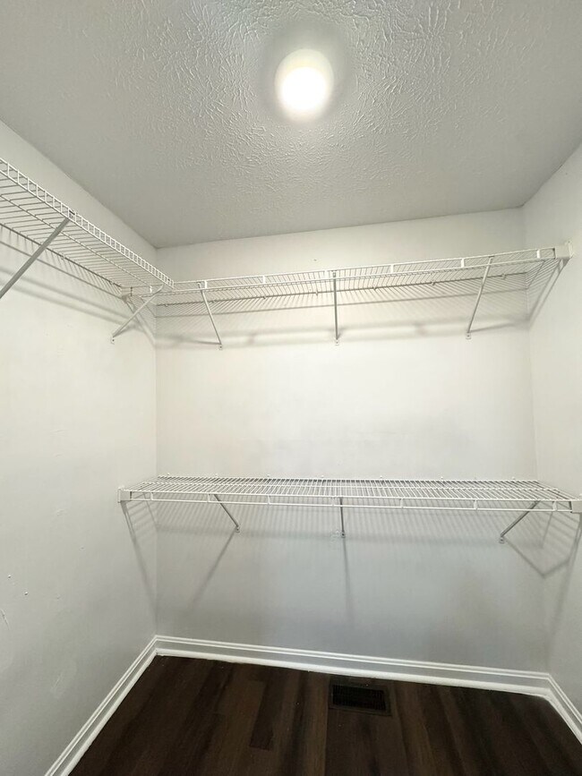 Building Photo - MOVE IN SPECIAL! $100 SECURITY DEPOSIT
