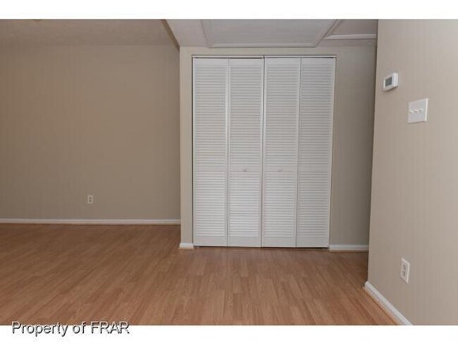 Building Photo - 422 Kirkcaldy Ct