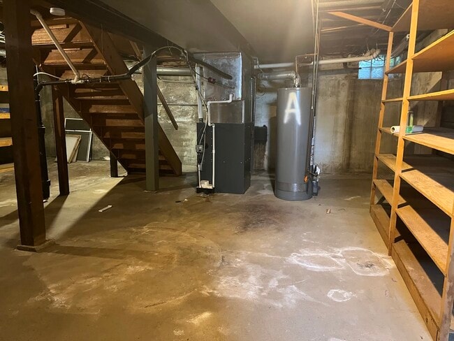 Building Photo - 112 Chicago Rd