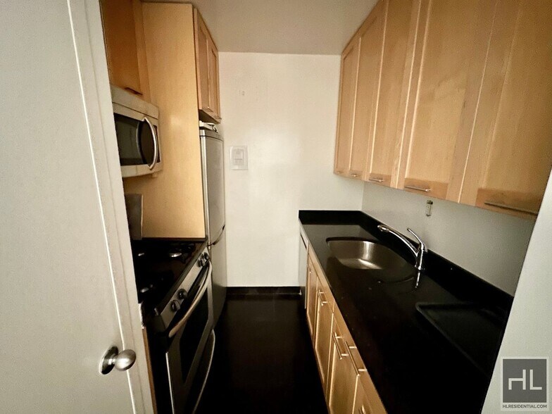 Building Photo - Fourth Avenue