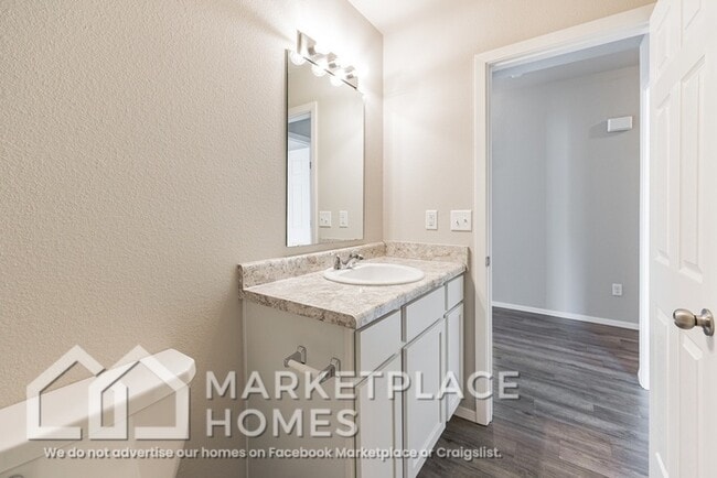 Building Photo - 981 E Starling St