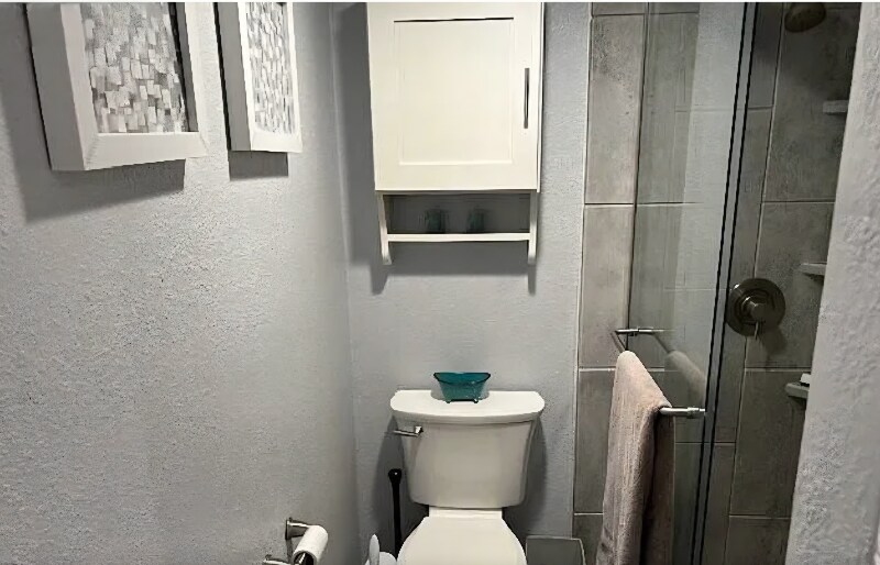 Building Photo - 4410 N Longview Ave