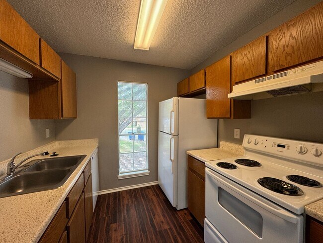 Building Photo - Hambledon