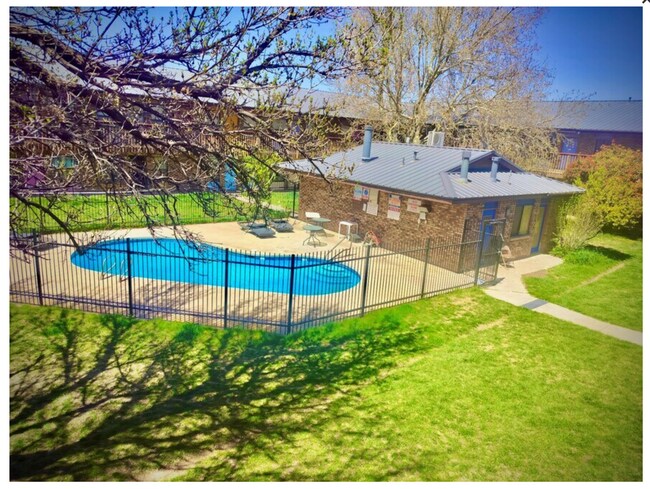 Building Photo - BRANDYWOOD PARK!!! FREE UTILITIES!! GREAT ...