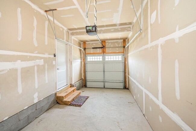 Building Photo - 247 Pryor Dr