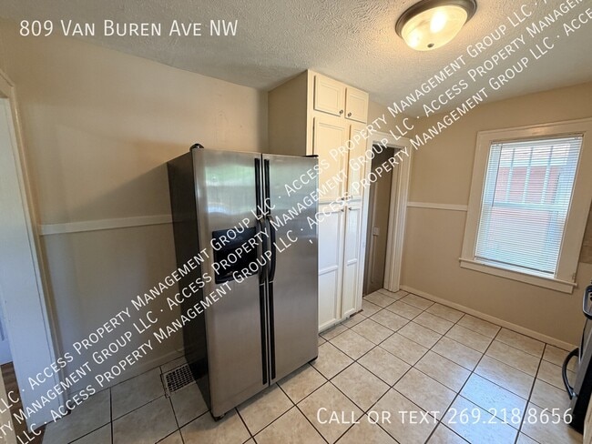 Building Photo - 809 Van Buren Ave NW