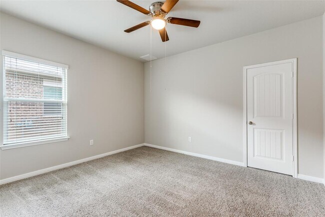Building Photo - 348 Shiner Ln