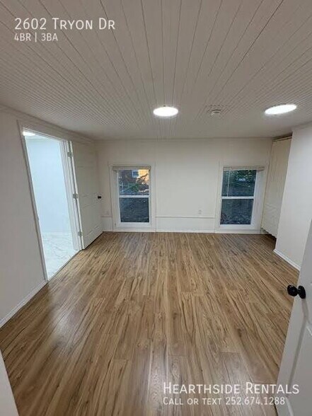 Building Photo - 2602 Tryon Dr