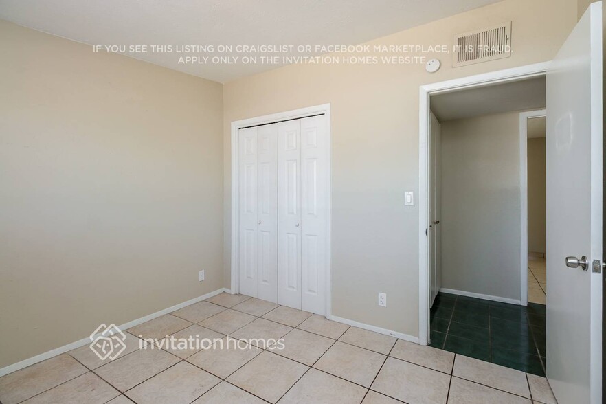 Building Photo - 449 S Stewart