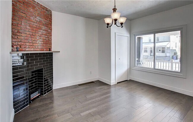 Building Photo - 87th,W.1308