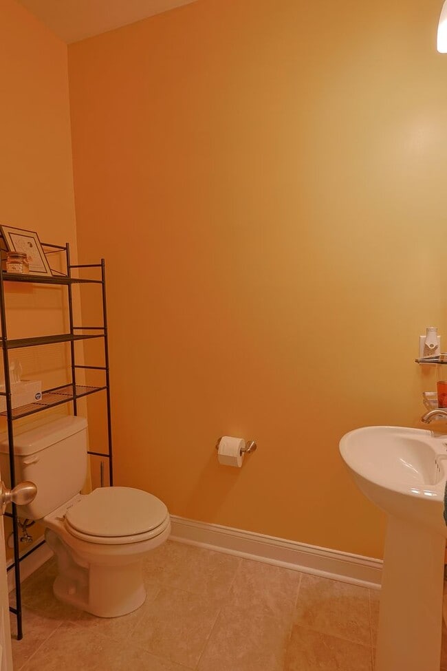 Building Photo - NEW LISTING!!!!!