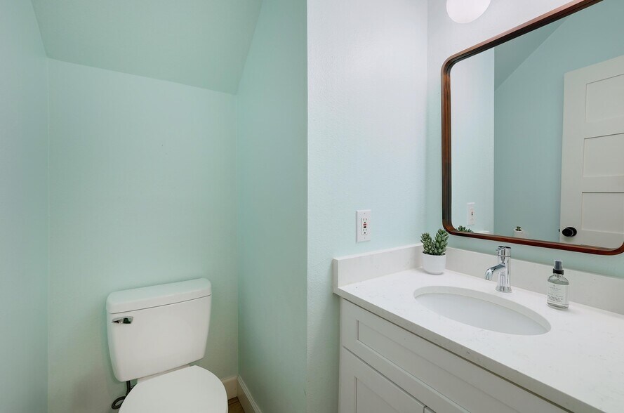 Building Photo - 2206 Rick Whinery Dr