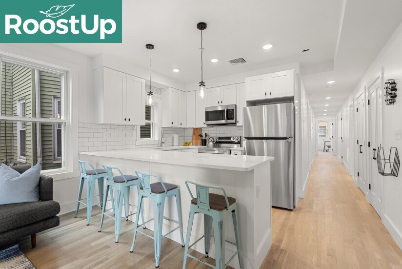 Building Photo - Furnished Bedroom with Private Bath in South Boston