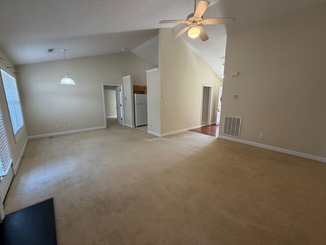 Building Photo - Elon / Townhome