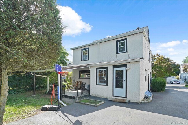Building Photo - 164 Nelson Rd