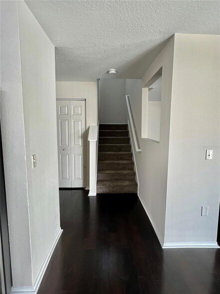 Building Photo - 18916 Randall Pl