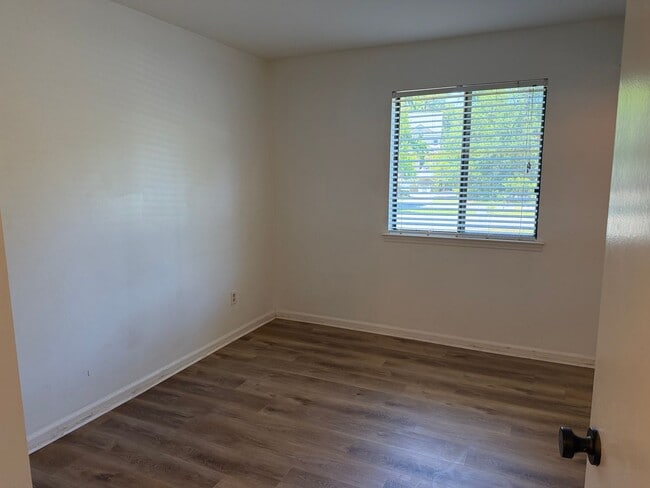Building Photo - Updated First Floor Forest Cove Condo- Bike to the Beach!