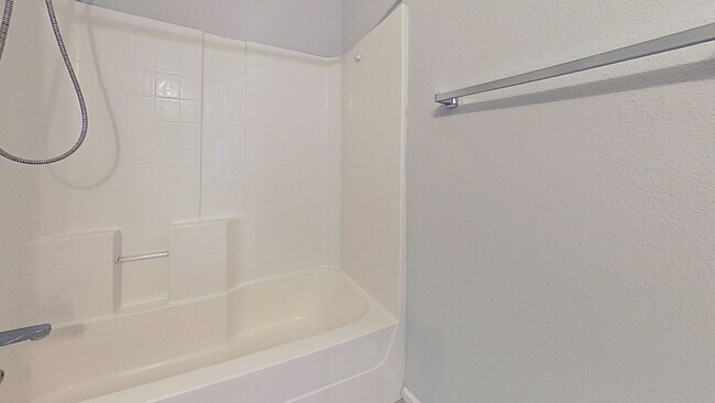 Building Photo - 2 Bed 2 Bath Condo Available in Villa Beauclerc!