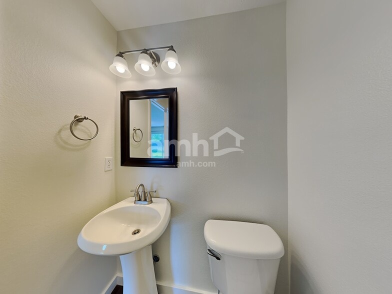 Building Photo - 19735 Susquehanna Way