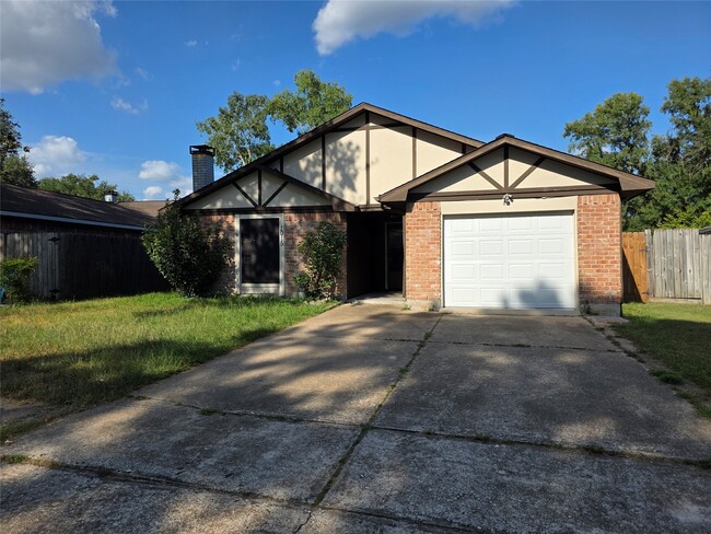 Building Photo - 1015 Western Hills Dr