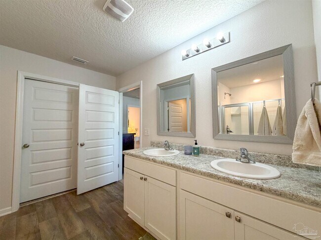 Building Photo - 5469 Merlin