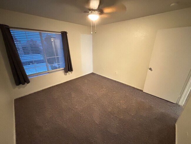 Building Photo - Spacious 1BED/1BATH 2nd floor Condo in La Posada at Summerlin.