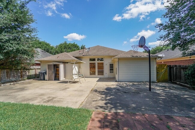 Building Photo - 13627 Mansor Dr