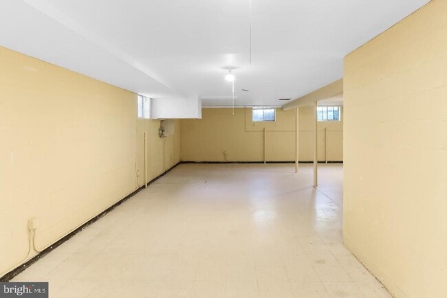 Building Photo - 13640 Aden Rd