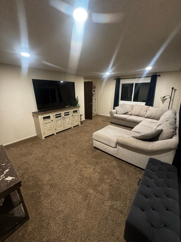 Building Photo - 2754 Phyllis Cir S