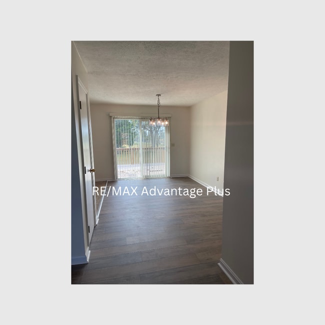 Building Photo - 1608 Redbud Cir