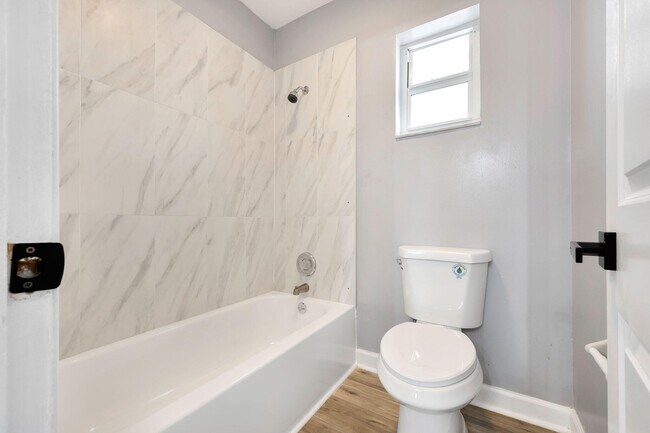 Building Photo - 1571 SW 13th Dr