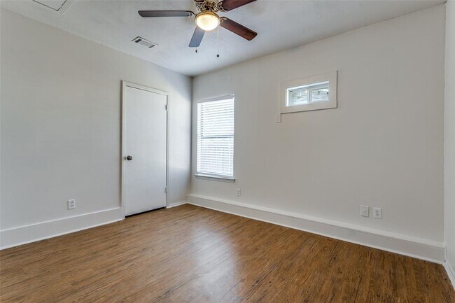Building Photo - 2214 Winchester Dr