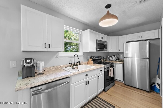 Building Photo - 7714 Greenwich Ct W