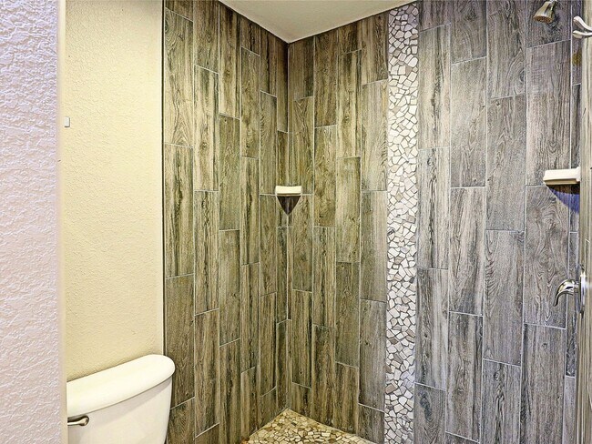 Building Photo - 5264 Cedarbend Dr